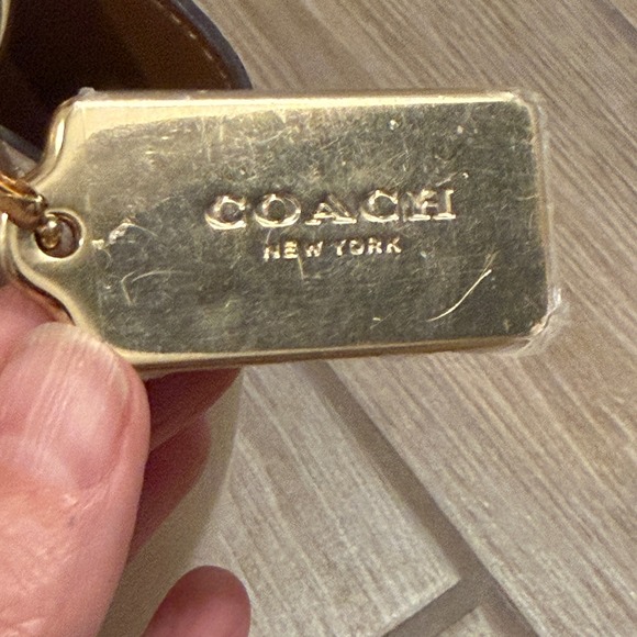 Coach Town Bucket Bag Cream Polished Pebble Leather Gold Hardware NWOT - Picture 5 of 9